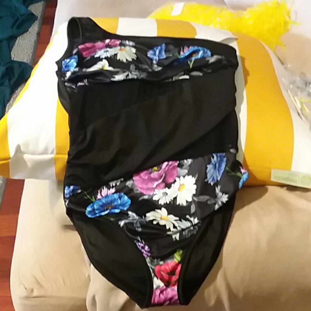 Sling Shoulder Swimsuit